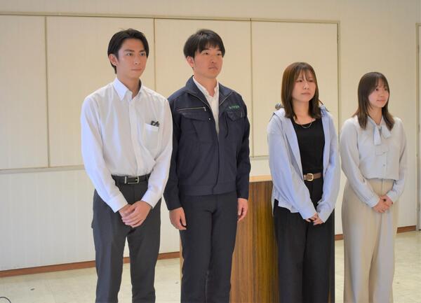 先輩職員集合写真